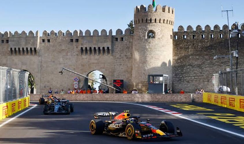 BAKÜ F1 GRAND PRIX AJET HY ILE 23 EYLÜL (AzNeft Grandstand Tribünü)