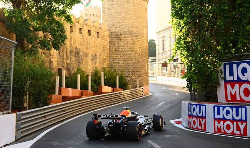 BAKÜ F1 GRAND PRIX AJET HY ILE 23 EYLÜL (AzNeft Grandstand Tribünü)