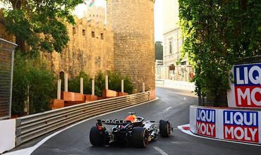 BAKÜ F1 GRAND PRIX AJET HY ILE 23 EYLÜL (AzNeft Grandstand Tribünü)