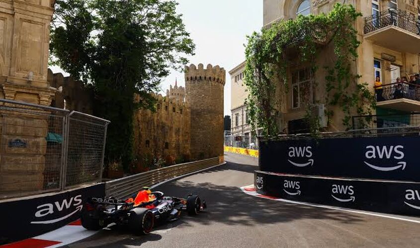 BAKÜ F1 GRAND PRIX AJET HY ILE 23 EYLÜL (AzNeft Grandstand Tribünü)