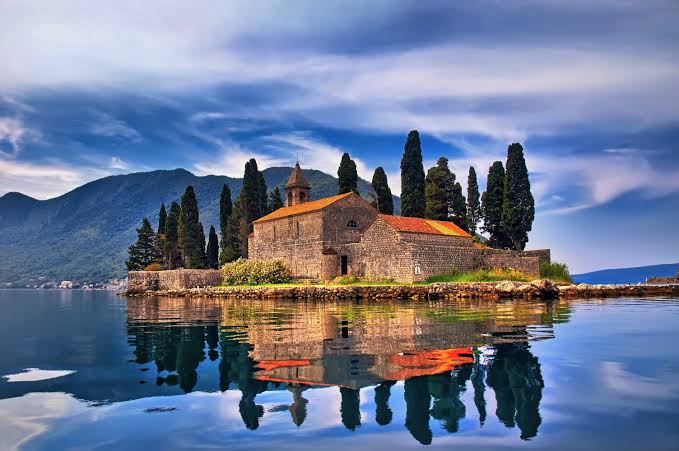 Budva Turu 3 Gece 4 Gün - İzmir den Air Montenegro ile TIV-TIV