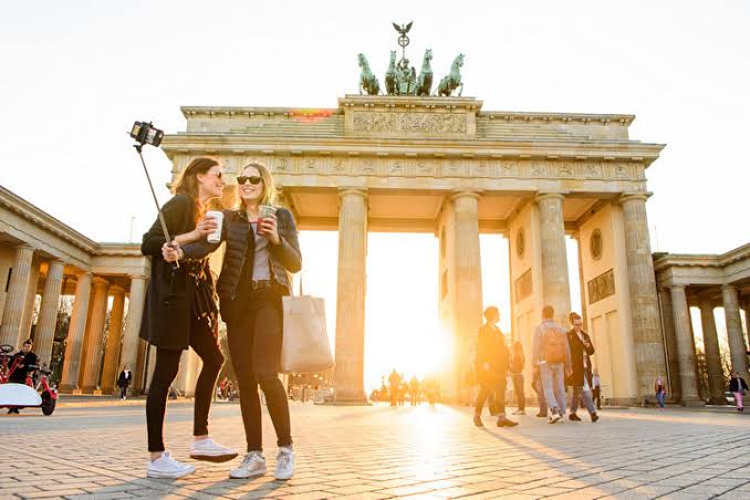 Hamburg'dan Berlin'e Kuzey Avrupa Turu Yaz Dönemi Ajet İle 3 Gece 4 Gün (2027)